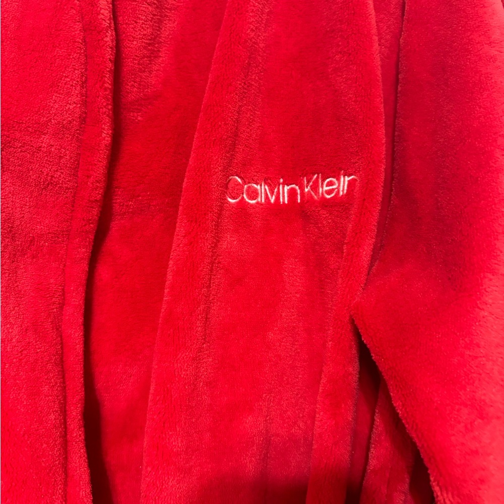 Calvin Klein Women’s plush robe. Size XS/ S . Color red